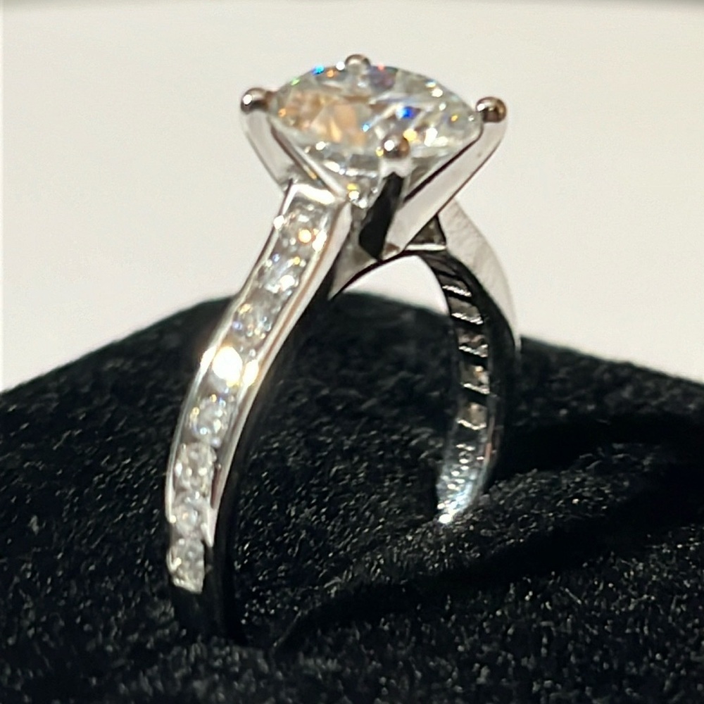 3 Ct Moissanite set in 925 Sterling Silver. - Picture 7 of 16